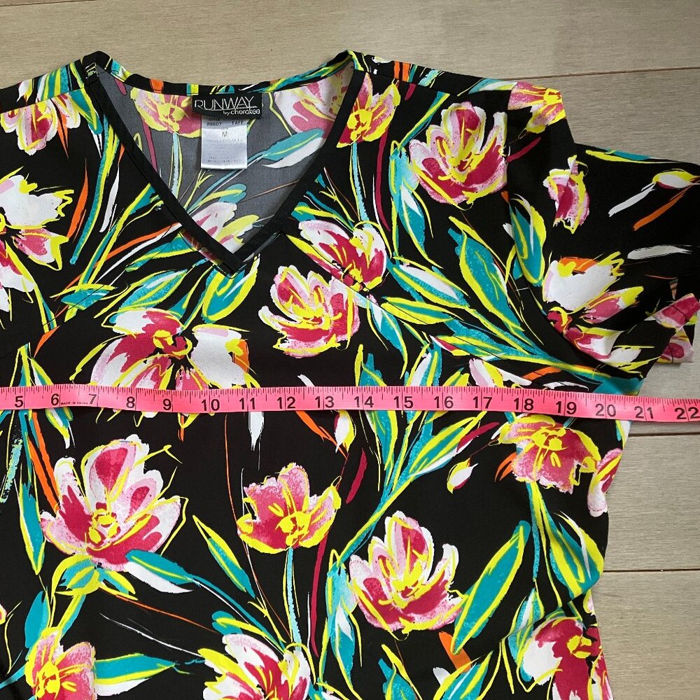 Cherokee Runway top - Picture 3 of 4